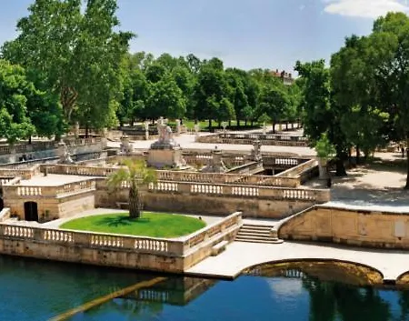 A 15 Mn Du Coeur De Nîmes